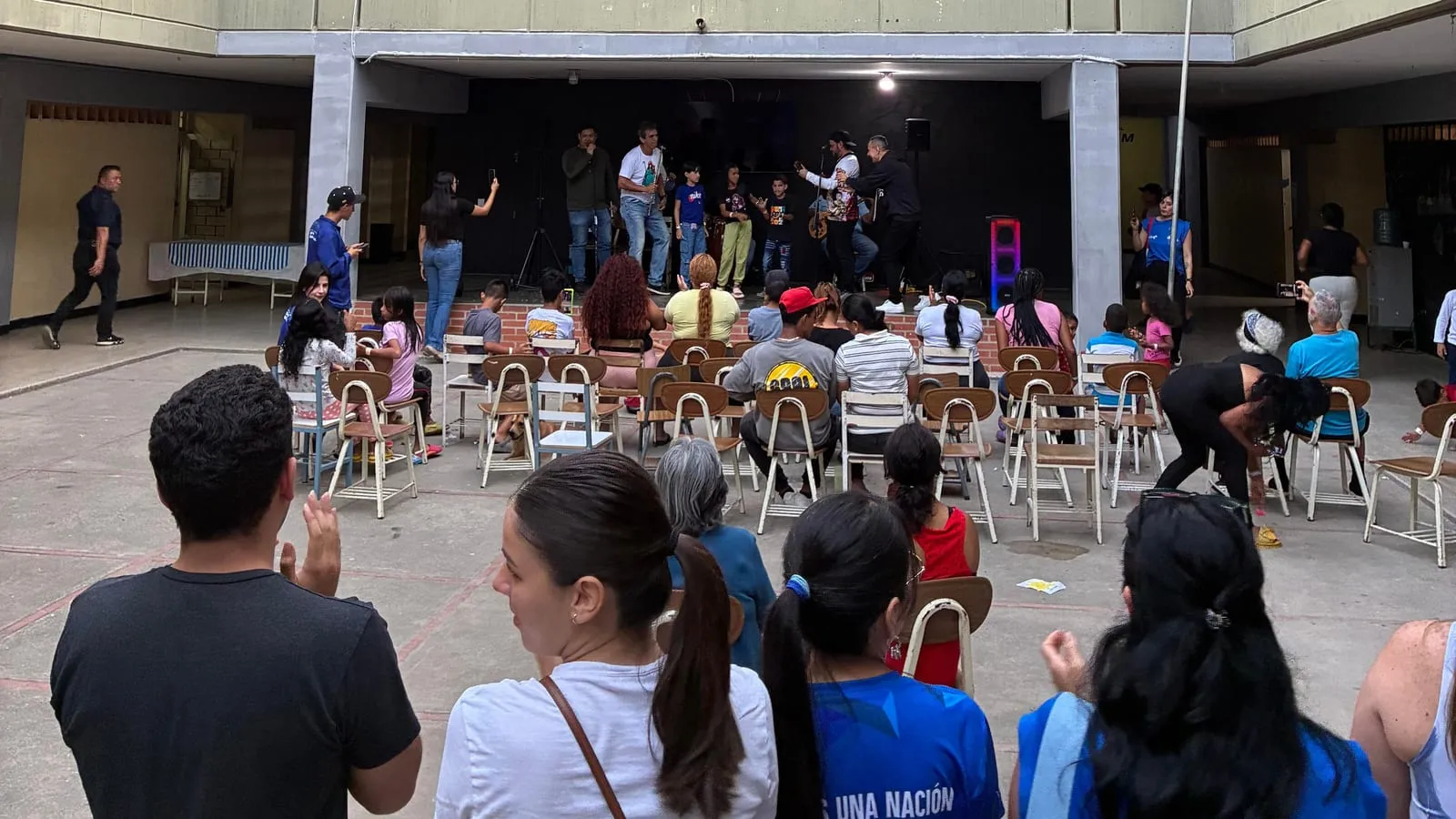 Aspirinas para el Alma": música y contención psicológica para los sobrevivientes del sismo en Vargas y Caracas