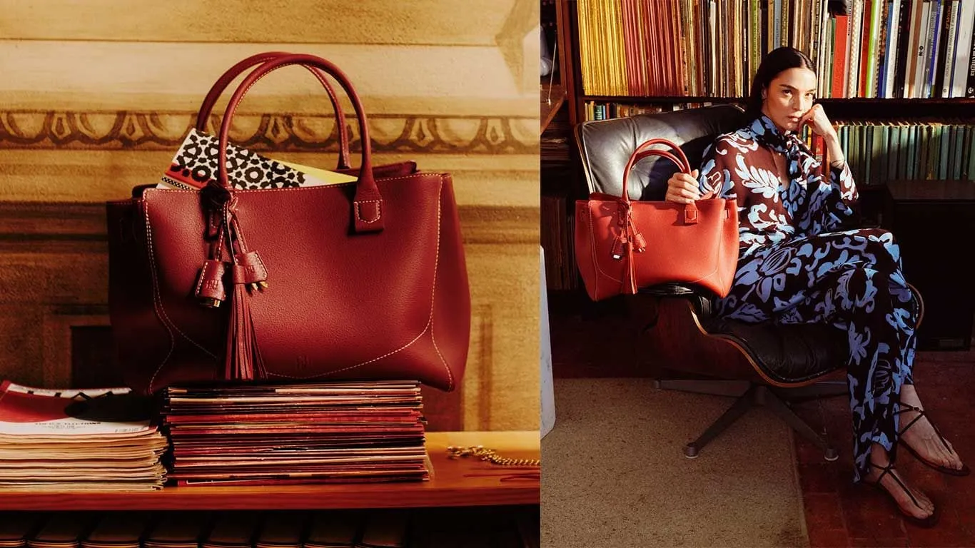 Blasón Hidalgo Bag de CH Carolina Herrera, bolso de piel Mocán con asas de pespunte en forma de blasón